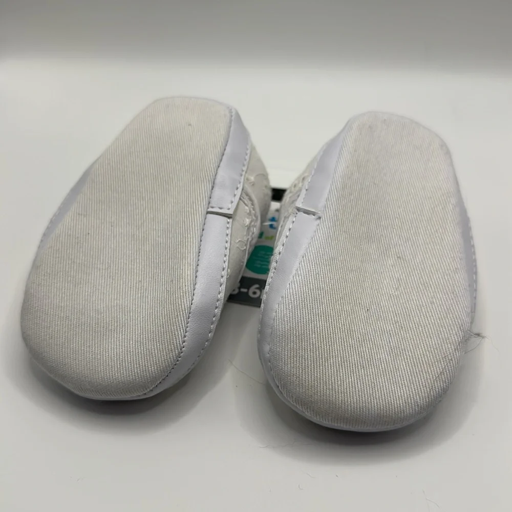 💚5 Carter's White Baby Shoes size 3-6 M NWT